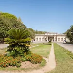 Raphael Hotel